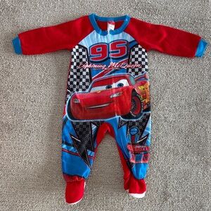 NWOT “CARS” FLEECE SLEEPER IN SIZE 18 MONTHS. Light Material.